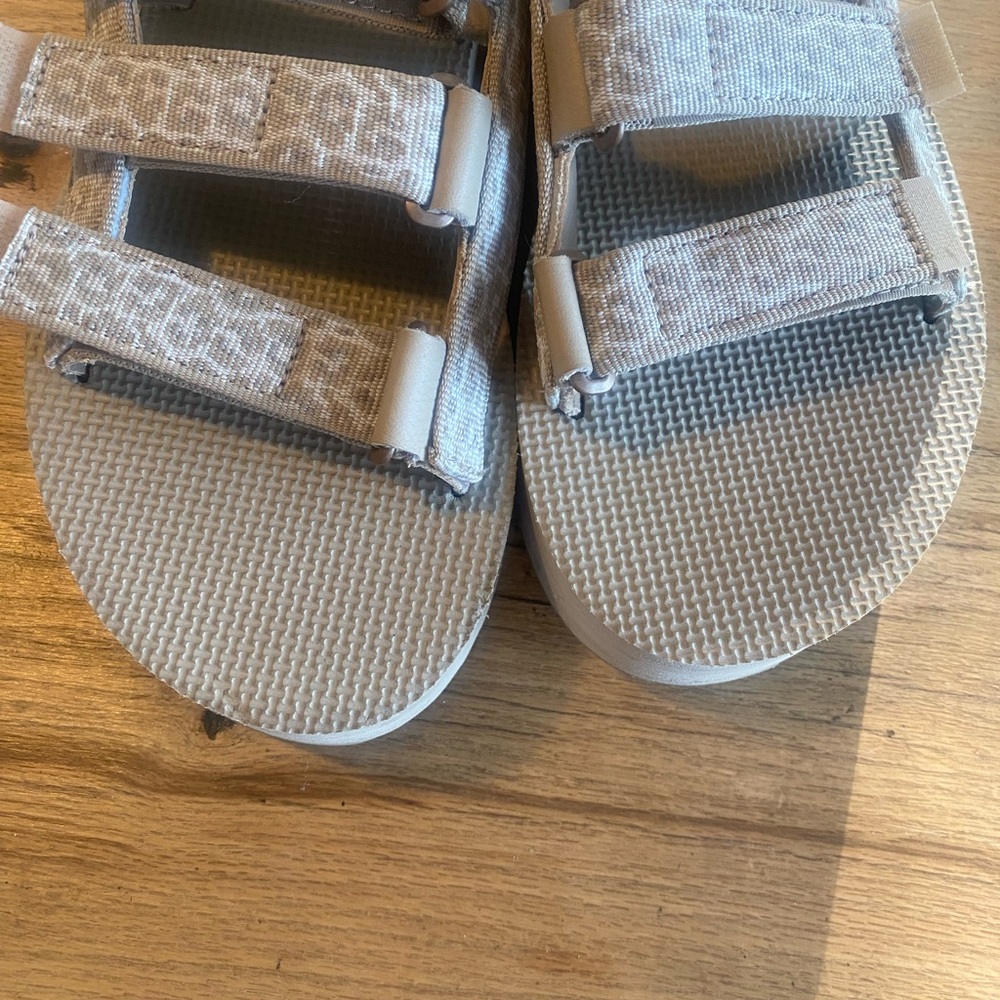 Teva Light Brown Strappy Sandals women’s 9 Preloved - Picture 6 of 11